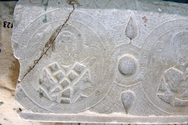 متحف أوشاك الأثري — كنز كارون والذهب الليدي